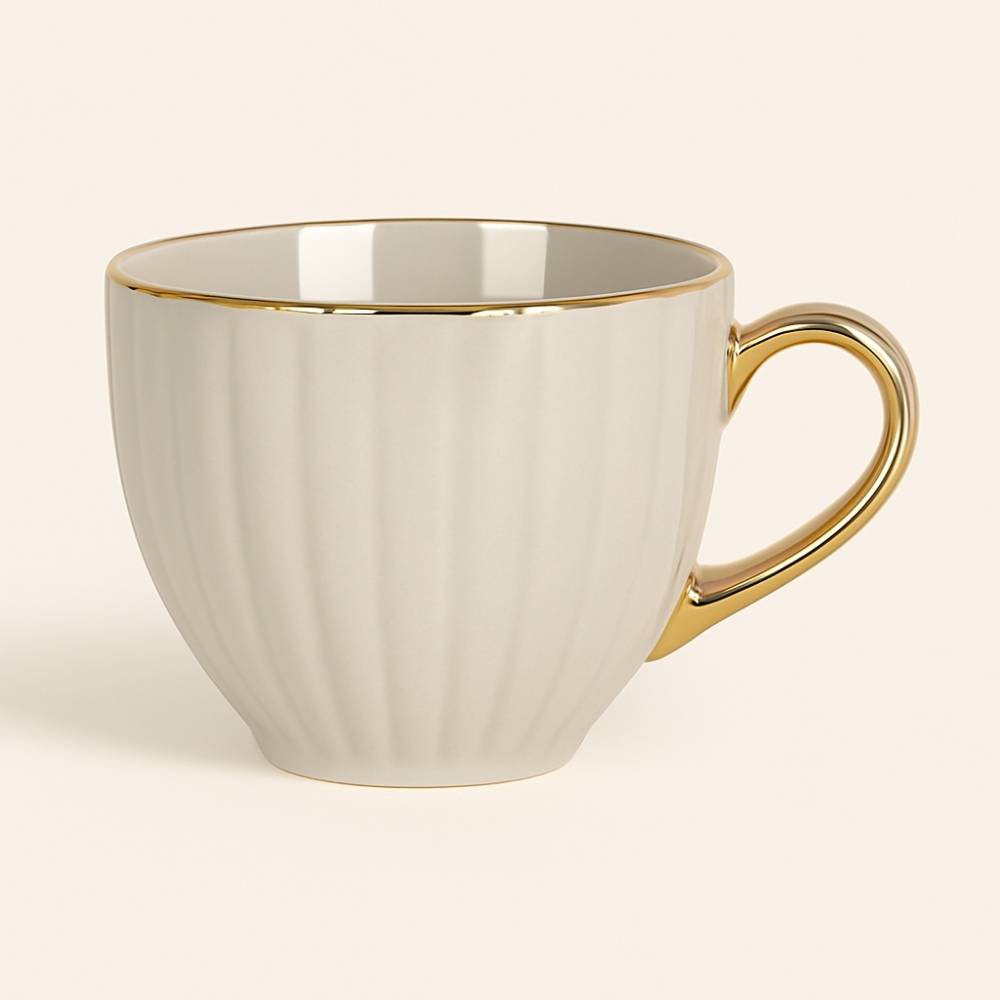 Elegancia en cada sorbo. La Taza ENCANTO Gris de 400 ml es ideal para un café o té con calma. Asa dorada y diseño único.