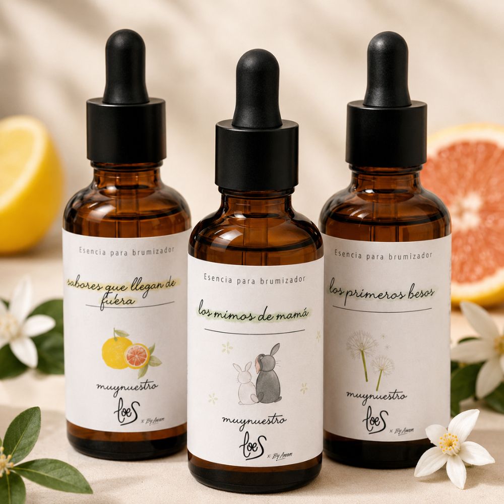 Vista frontal de las tres esencias para brumizador LoeS: Sabores que Llegan de Fuera, Los Mimos de Mamá y Los Primeros Besos con flores de azahar y cítricos – D'Arome