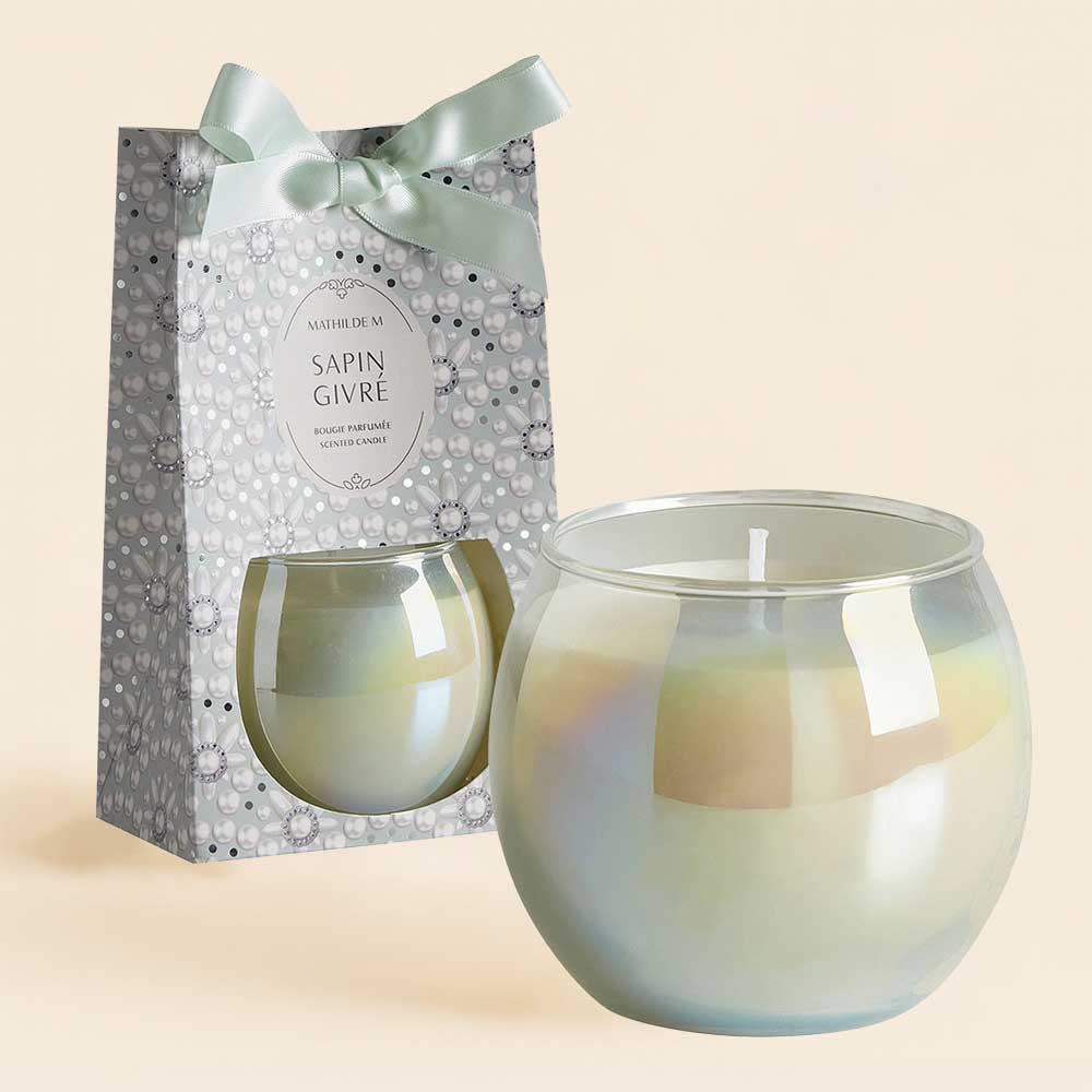 Vela perfumada Sapin Givré 170g: el frescor de bosque nevado en un formato elegante ideal para regalar o autoregalarte.