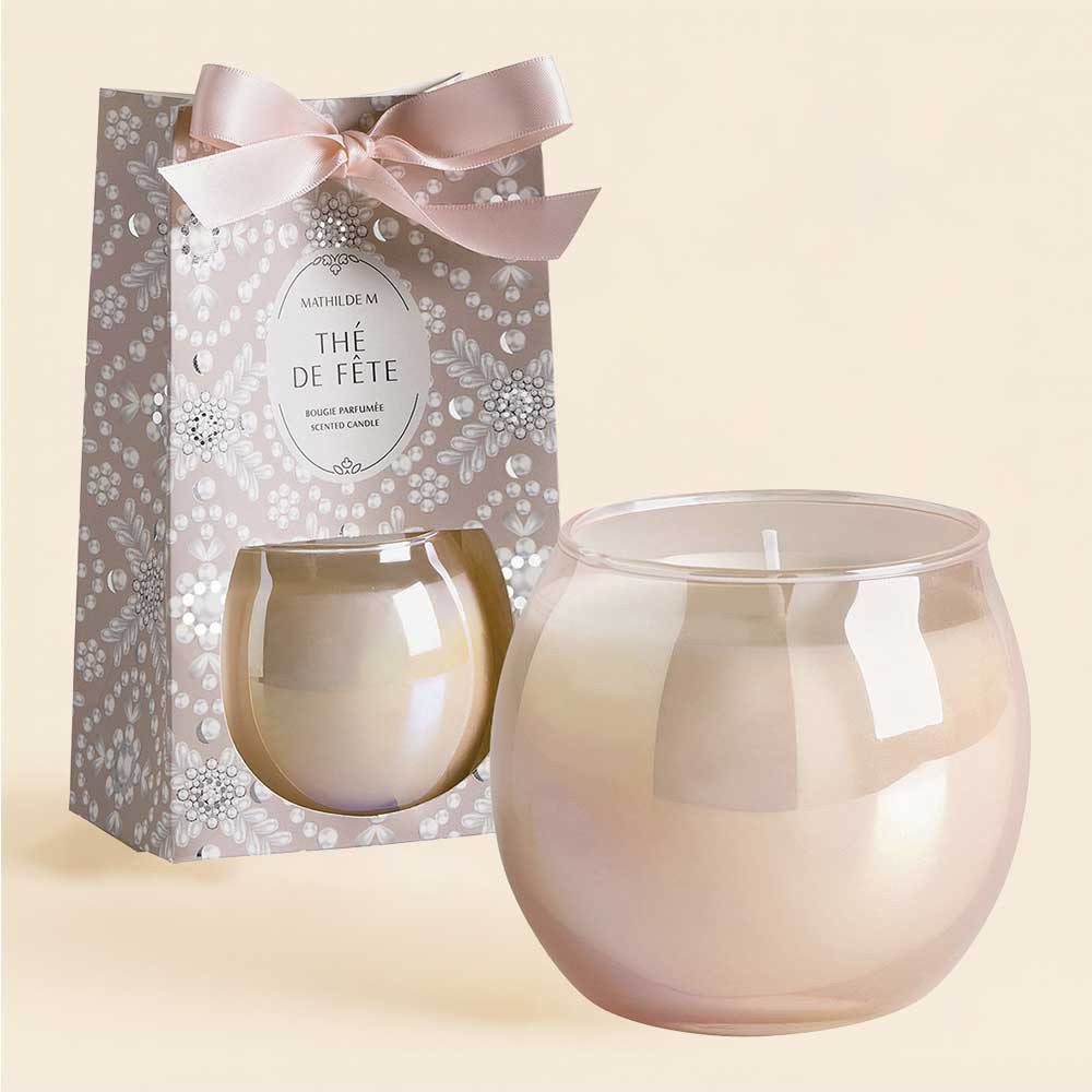 Vela perfumada Thé de Fête 170g: compacta y elegante, con aroma a té y vainilla. El regalo perfecto para estas fiestas. ¡Enciende la Navidad!