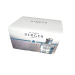 Cofre L'Essentielle con lámpara catalítica transparente cuadrada y perfume Vent D'Ocean y líquido Air Pure de Maison Berger Paris