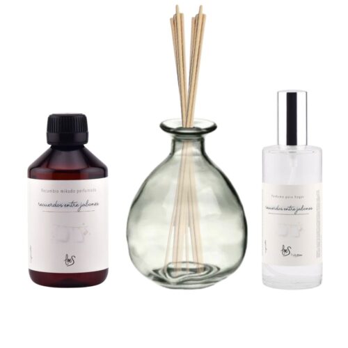 El pack más deseado para perfumar el baño con el aroma que huele a limpio y a hogar. Spray, mikado y recambio incluidos. ¡No te quedes sin él!