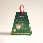 Caja Regalo Navidad Sapin Exquis Esteban: Vela + Spray. Aroma de abeto, ámbar y vainilla. Un regalo elegante y festivo, ideal para esta Navidad.