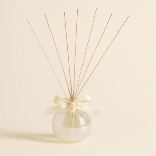 Bouquet perfumado Musc Irisé: iris, jazmín y vainilla en un mikado empolvado y elegante. 👉 Deja que lo envuelva todo y Atrévete a vivirlo.