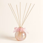 ¿Un mikado navideño y elegante? El Bouquet perfumado Thé de Fête 🎀 es la opción. Ideal para regalar y vivir la magia de Mathilde M. ¿Vamos?