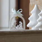 SAPIN GIVRÉ - Cerámica perfumada BELÉN NAVIDEÑO Mathilde M - Imagen 2