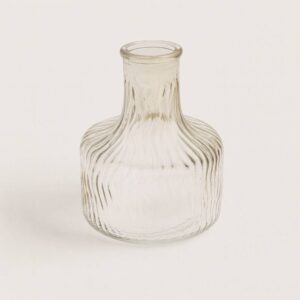 El Envase Mikado ROSALÍA Verde de 13 cm es perfecto para tus recargas de mikado. Fresco, reutilizable y decorativo.