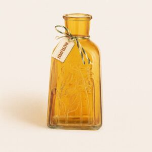 Envase mikado TESSA ámbar oscuro: resistente, decorativo y perfecto para renovar tu mikado favorito y dar calidez a cualquier rincón. ¿Vamos?