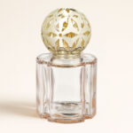 Descubre la lámpara catalítica Pomelis Nude de Maison Berger. Una joya en tono nude elegante. Aroma Splendeur Vanillée incluido. ¡Enamórate!