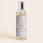 Perfume de ambiente Musc Irisé con iris, jazmín y vainilla. ✨ Perfuma tu hogar con calma, dulzura y elegancia. ¡Sorprende a tus invitados!