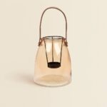 Portavelas LUCÍA Ámbar: cristal vintage, luz cálida y encanto atemporal. Perfecto para velas aromáticas o de té. ¡Enciende tu momento especial!