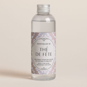 EL Recambio mikado Thé de Fête tiene un aroma cálido y especiado. 👉 Rellena tu bouquet o envase de mikado favorito y revive la Navidad.