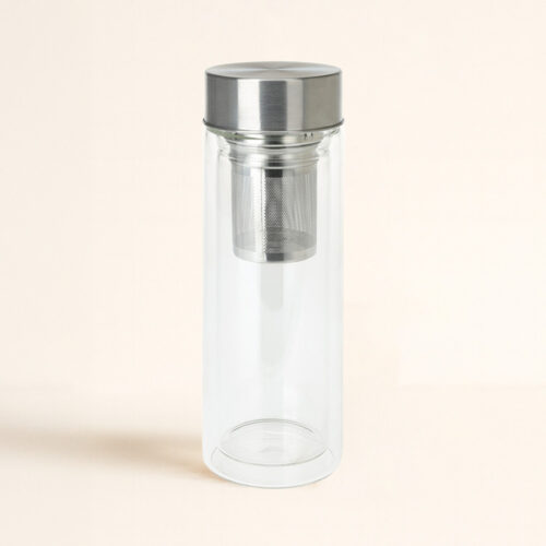 La botella de vidrio doble pared con filtro de300 ml ☀️ conserva tu té perfecto por más tiempo. Diseño elegante para llevarlo a dónde quieras.
