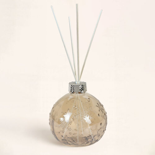 Envase Mikado Navidad Copo de Nieve Ámbar. Cristal y cuello plateado. Cálido y elegante para perfumar tu hogar con estilo estas fiestas.