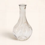 El envase mikado Talia Gris Claro une elegancia y calma. Vidrio con diseño espiralado y 200 ml de capacidad. 🌿 ¡Perfuma tu hogar con estilo!