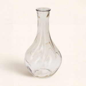 El envase mikado Talia Gris Claro une elegancia y calma. Vidrio con diseño espiralado y 200 ml de capacidad. 🌿 ¡Perfuma tu hogar con estilo!