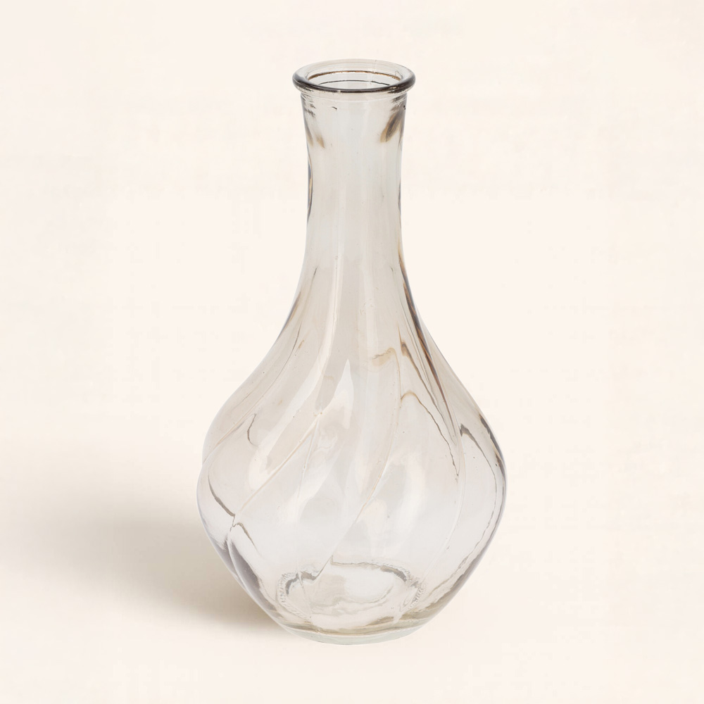 envase-mikado-talia-gris-claro-darome-hogar-perfuma-decora El envase mikado Talia Gris Claro une elegancia y calma. Vidrio con diseño espiralado y 200 ml de capacidad. 🌿 ¡Perfuma tu hogar con estilo!