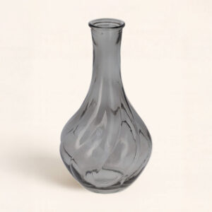 Descubre el envase mikado Talía Gris Oscuro, una pieza de vidrio elegante y moderna. Ideal para perfumar tu casa con mucho estilo. 💫 ¡Hazlo tuyo!