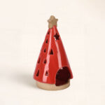 Portavelas Árbol de Navidad Rojo pequeño, cálido y alegre para ambientar con estilo tradicional. Convierte cualquier rincón en pura fiesta.