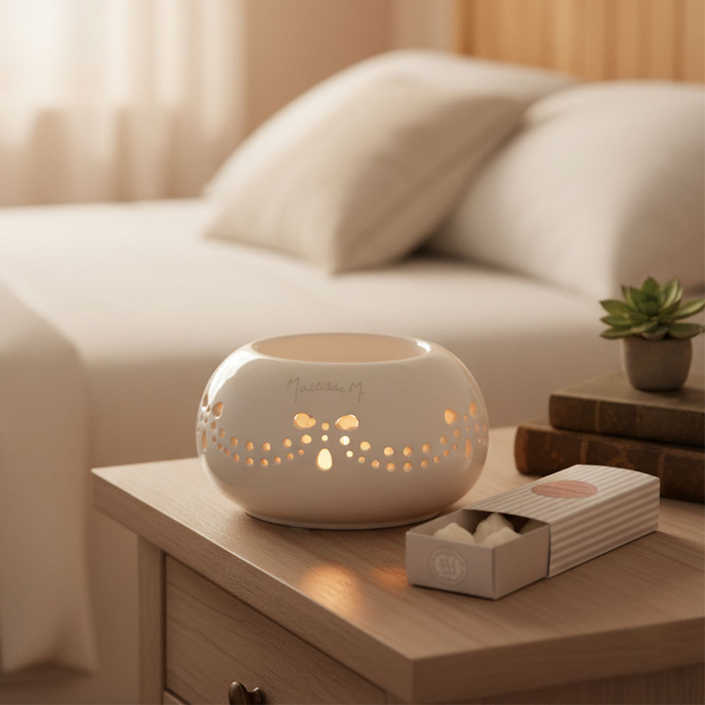 quemador-ceras-perfumadas-perle-mathilde-tartas-aroma-marquise-ambiente-dormitorio Pack - Quemador Eléctrico Perlé + Ceras Perfumadas Marquise - Imagen 2