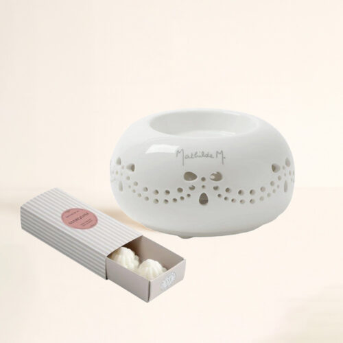 Pack Quemador eléctrico Perle + ceras Marquise: diseño en porcelana blanca y un aroma elegante. Elegancia, luz y perfume que enamoran.