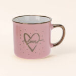 La Taza Brilla Bonito Rosa Claro te invita a brillar cada día. Rosa suave, corazón dorado y mucho encanto. 💫 Brilla bonito… incluso en lunes.