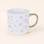 Taza Estrella de Navidad blanca y dorada (320 ml). Perfecta para disfrutar de tus infusiones y cafés navideños. Para regalar o autoregalártela.