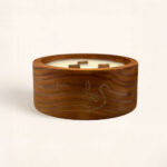 Vela decorativa Carta a los Reyes redonda con 3 mechas crepitantes. Cálida, dulce y muy mágica. Llena tu hogar de ilusión esta Navidad.