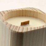 Vela decorativa con mecha de madera Mantel Puesto en la Mesa cuadrada – LoeS - Imagen 3