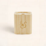 Vela Decorativa Mantel Puesto en la Mesa. Aroma Gingerbread y mecha de madera. ✨ Dulce, cálida y perfecta para decorar tu mesa esta Navidad.