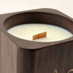 Vela decorativa con mecha de madera Villancicos por las Calles cuadrada – LoeS - Imagen 6