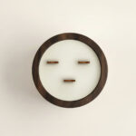 Vela decorativa con 3 mechas de madera Villancicos por las Calles redonda – LoeS - Imagen 5