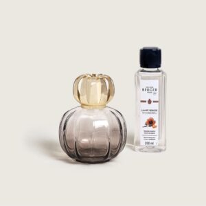 Lámpara Catalítica Corali Gris: un diseño sofisticado gris con tapón oro. Perfuma y purifica con el aroma adictivo Velvet of Orient. ¡Hazte con ella!