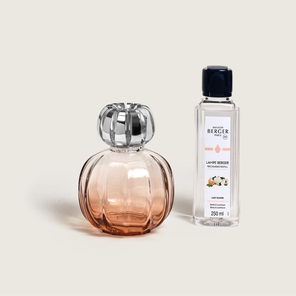 ¿Buscas un aroma sexy y elegante? Lámpara catalítica Corali Rosa + aroma Lady Flower purifica el aire y deja un olor floral irresistible. ¡Disfrútala!
