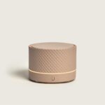 Lleva tu aroma contigo con el difusor de aromas inalámbrico Nómada Sable. Portátil y con el aroma a limpio Cotton Cares. ¿Te atreves a probarlo?